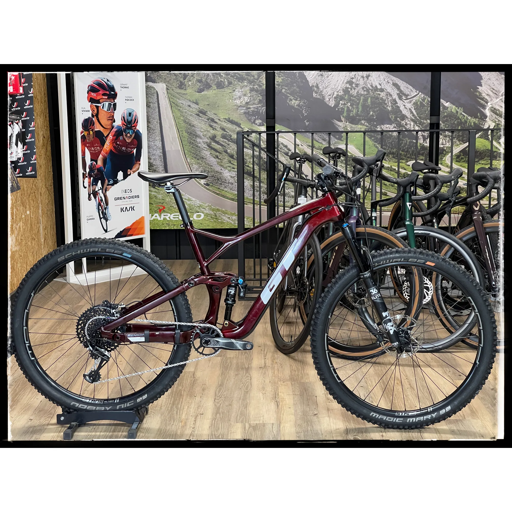2020 GT Sensor Pro Mens Carbon MTB in Red