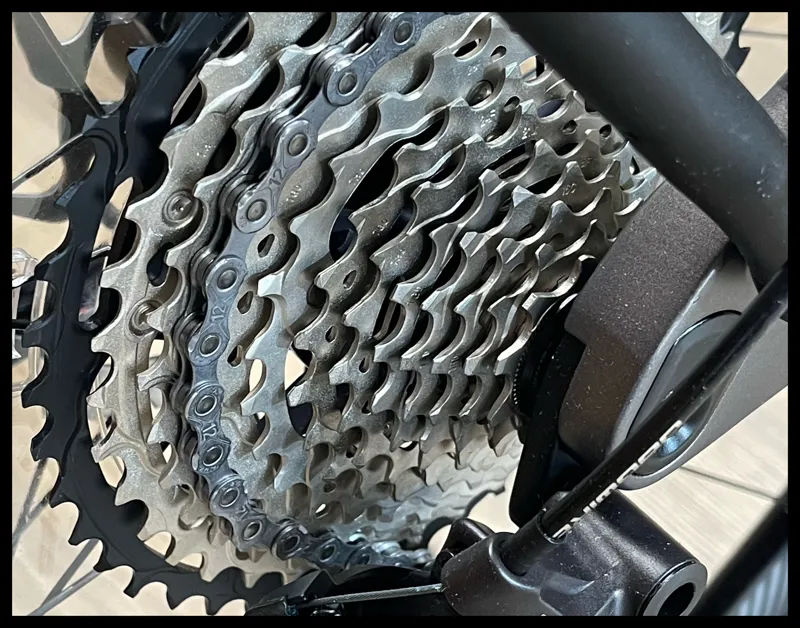 2021 Giant Explore E+ 0 Pro Stagger Frame Electric Bike in Brown-3