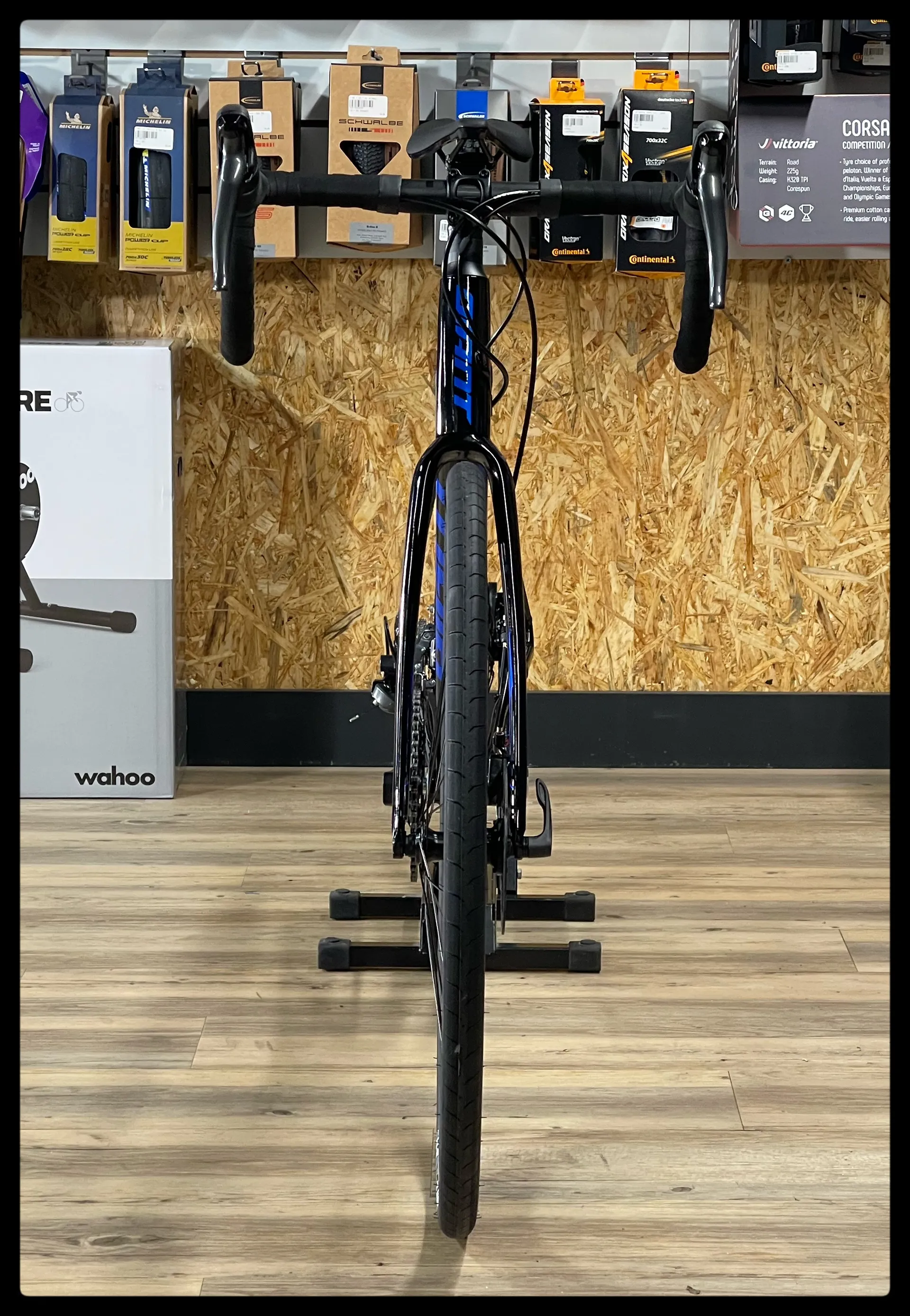 2022 Giant Contend AR Men's Alu Road Bike in Black