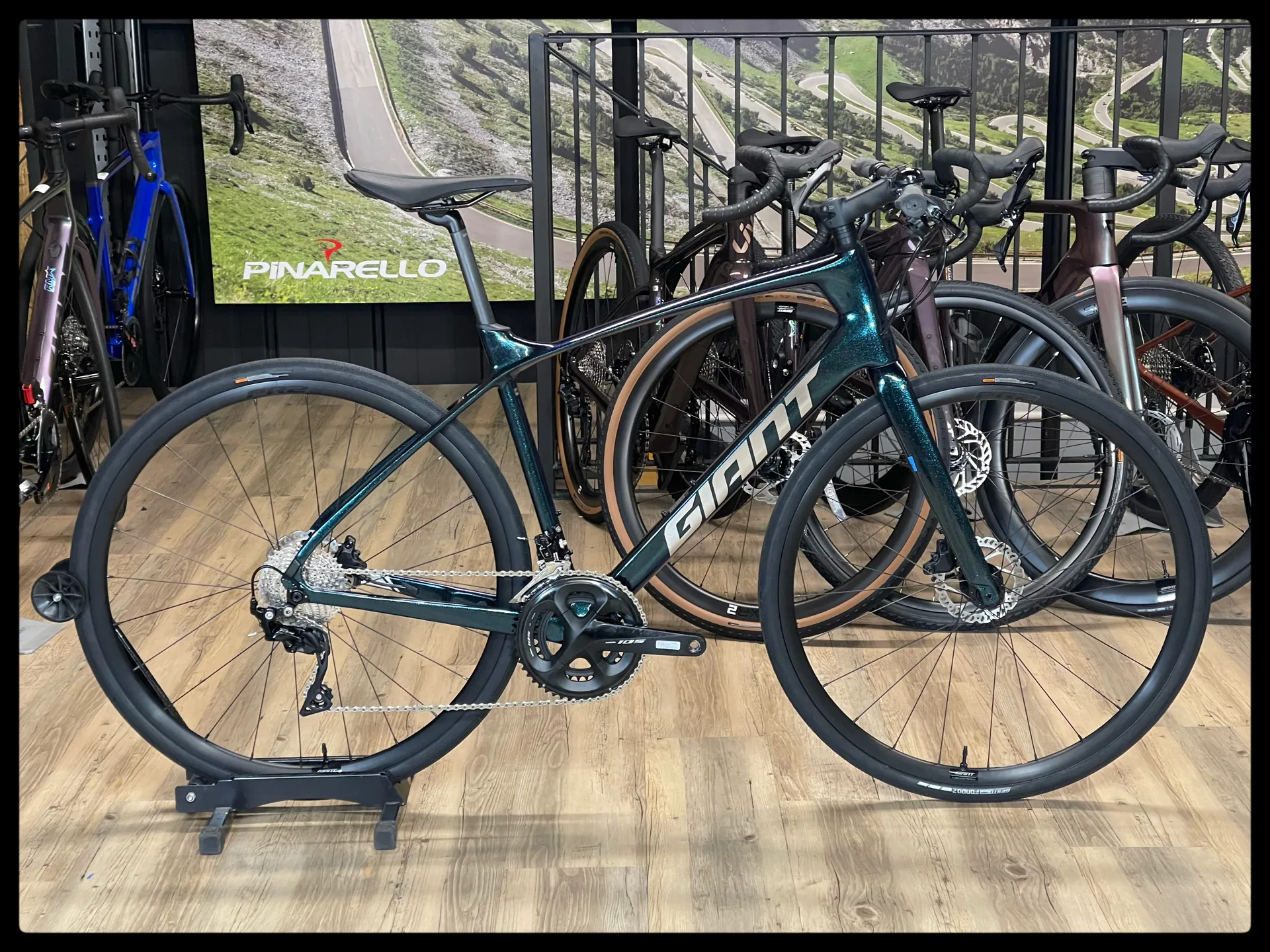 Bicycle Giant Fast Track 2022 Giant FastRoad Advanced Men's Carbon