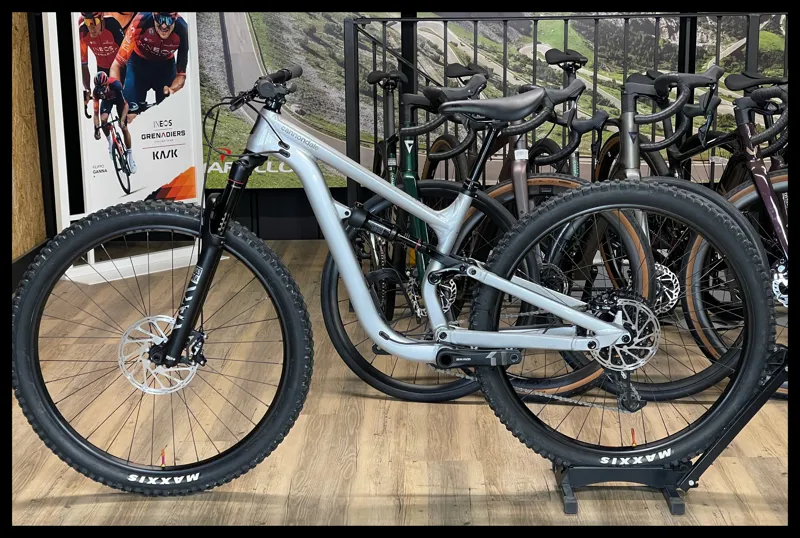 Habit Waves 29er  Small Silver 2022 Ex-Demo-1