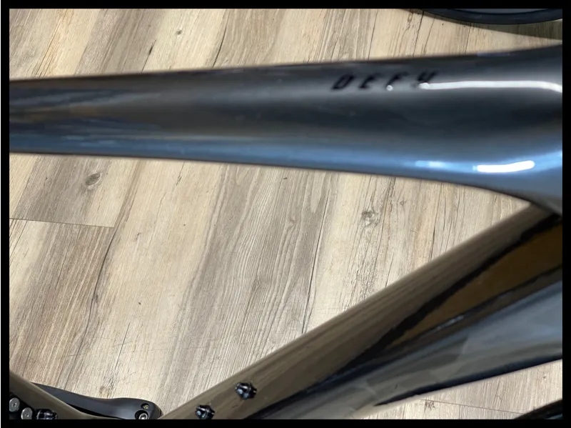 Giant Defy Advanced Pro 2-UT Medium Black Chrome 2022 Ex-Demo-3