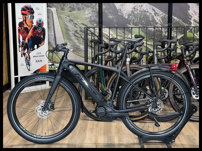 Giant FastRoad E+ EX Pro 25km/h Medium Black 2022 Approved Used-1