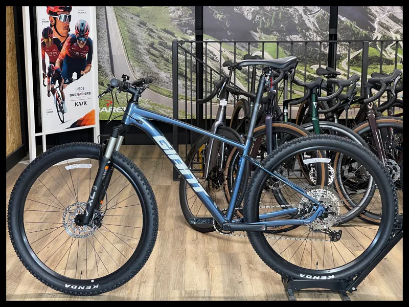 Giant talon 0 29er Medium Blue Ashes 2022 Ex-Demo-1