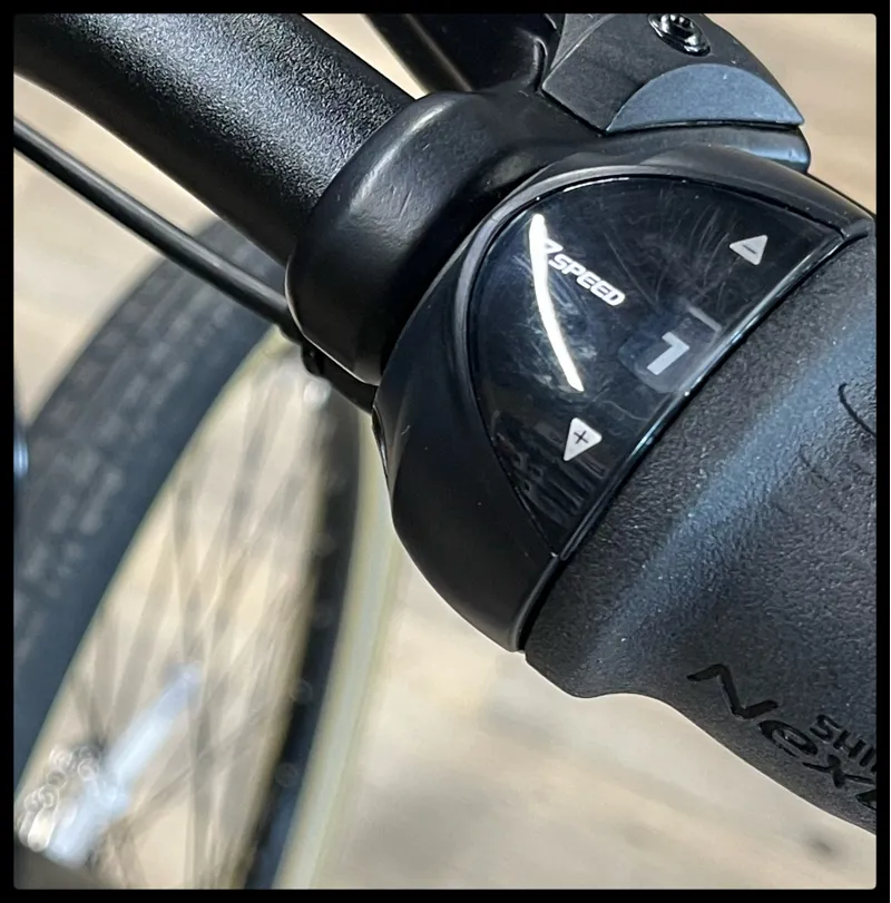 Momentum Vida E+ GTS 25km/h Large Ink 2022-5