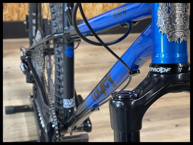 RAGLEY BLUE PIG RACE 27.5 Medium HARDTAIL BIKE Blue Black 2022-2