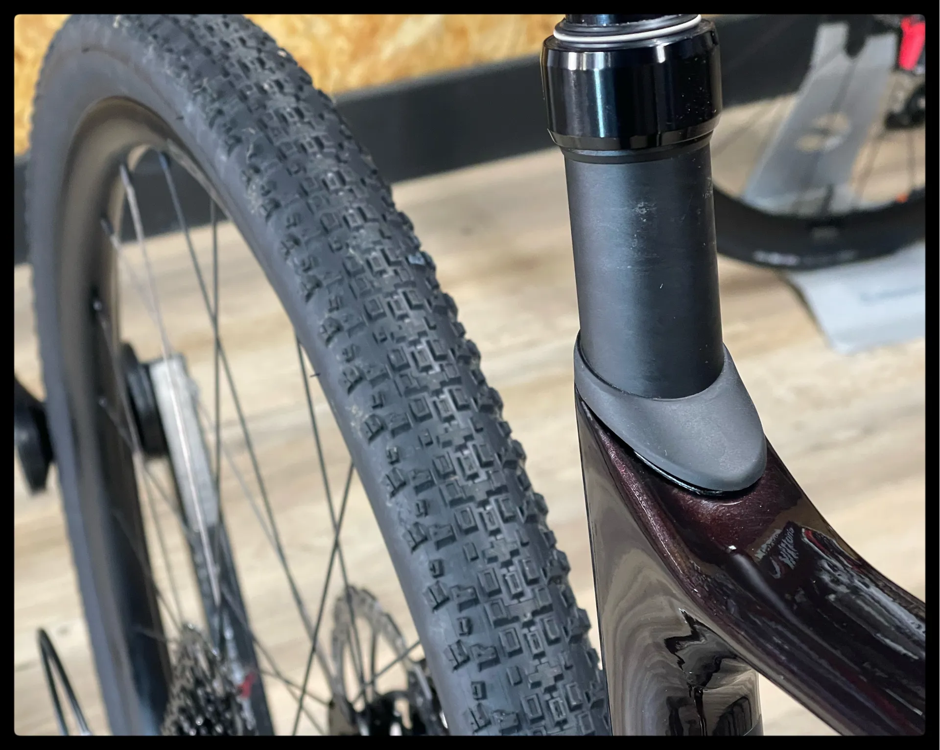 Vélo Gravel Giant Revolt Advanced 1 Carbone - Taille ML, Couleur Cordovan, Modèle 2022
