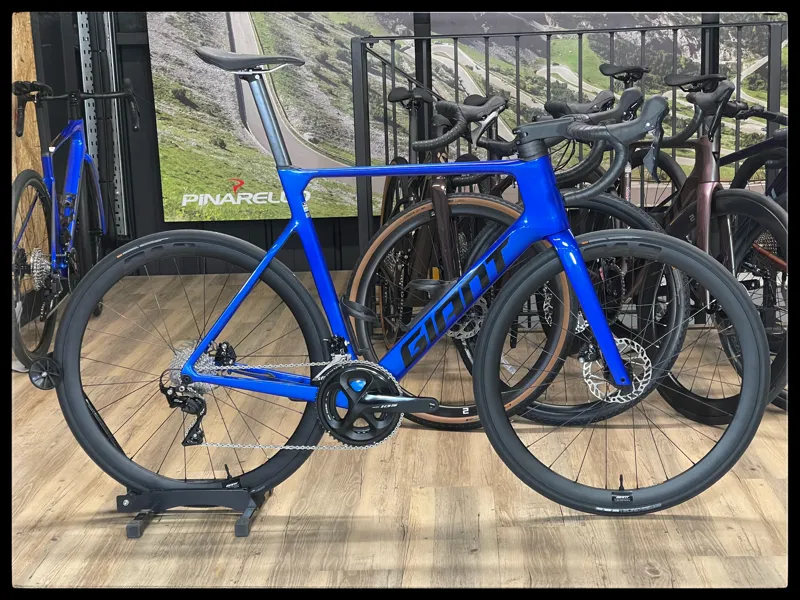 2023 Giant Propel Advanced 2 Men's Carbon Road Bike in Blue