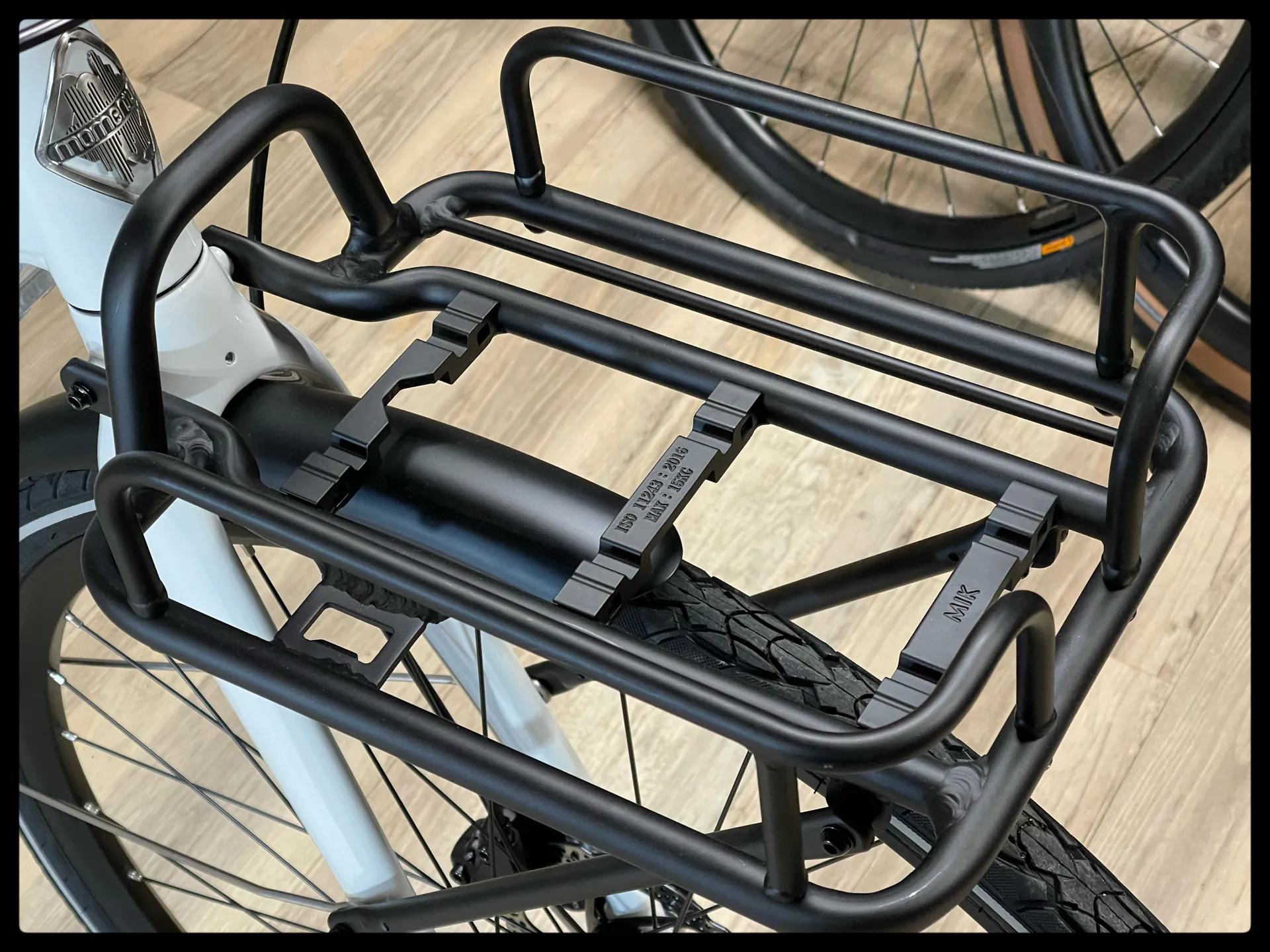 2023 Momentum Voya E+3 Mens Alu ebike in White