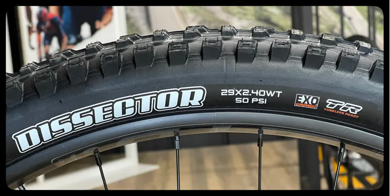 GT Sensor Carbon Elite 29 Medium Wet Cement 2023-6