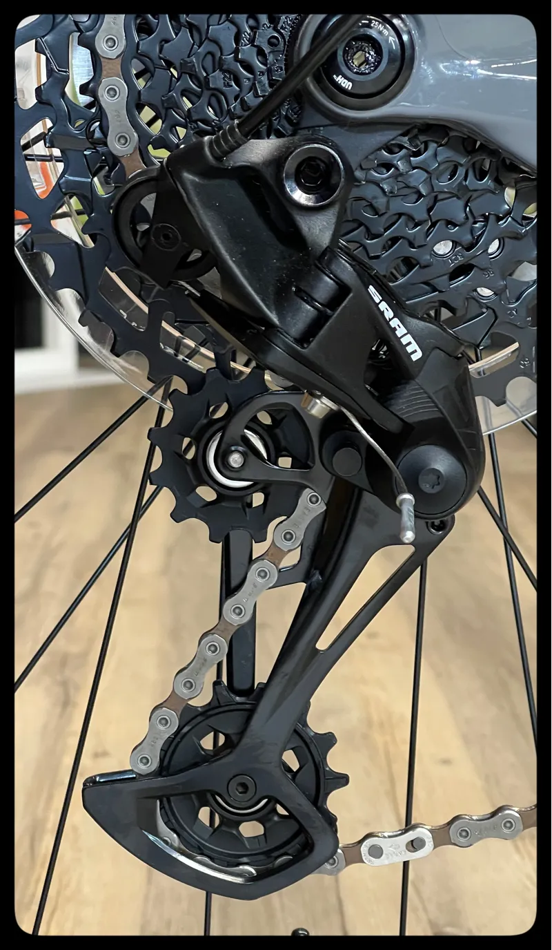 GT Sensor Carbon Elite 29 Medium Wet Cement 2023-8