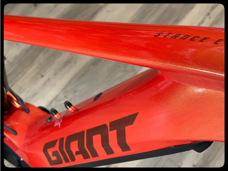 Giant Stance E+1 Medium Ebile Helios Orange 2023-2