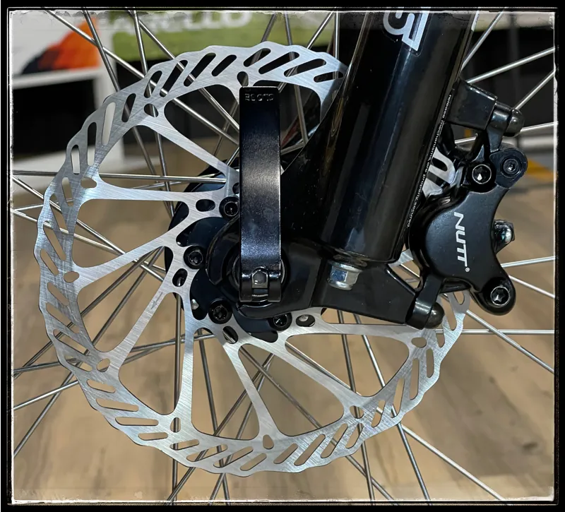 GT Aggressor Expert 29 Mountain Bike Silver 2023-10