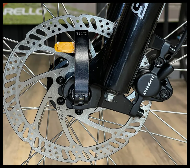 GT Aggressor Expert 29 Mountain Bike Silver Medium 2023-10