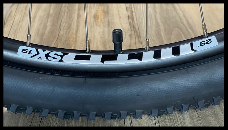 GT Aggressor Expert 29 Mountain Bike Silver Medium 2023-7