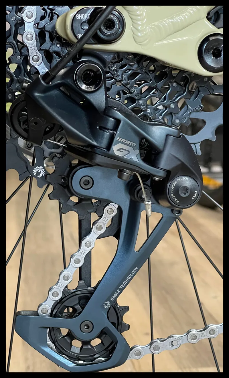 GT Force Carbon Elite Full Suspension Mountain Bike 2023 Medium  Ex-Demo-4