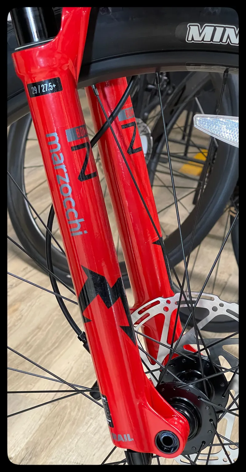 GT Sensor Comp 29er Mens Medium Black 2023-9