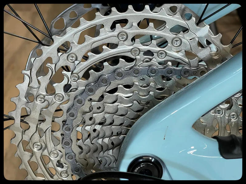 Intrigue X Advanced E+ EL 2 25km/h Medium Soap Suds/Aged Denim 2023-4