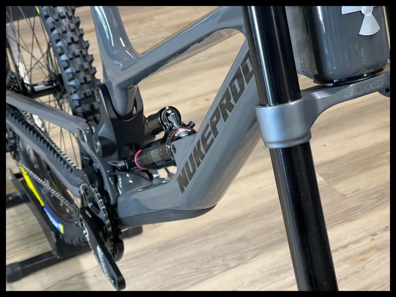 NUKEPROOF DISSENT CARBON 290 comp M-Large Bullet Grey 2023-2