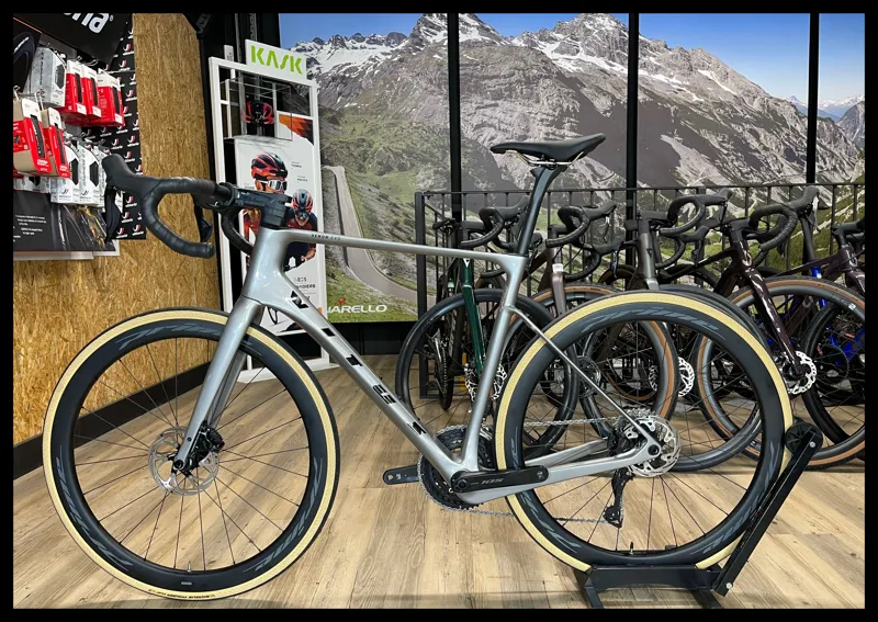 VENON EVO-RS 105 DI2 ALL-ROAD BIKE Large Silver 2023 Ex-Demo-1