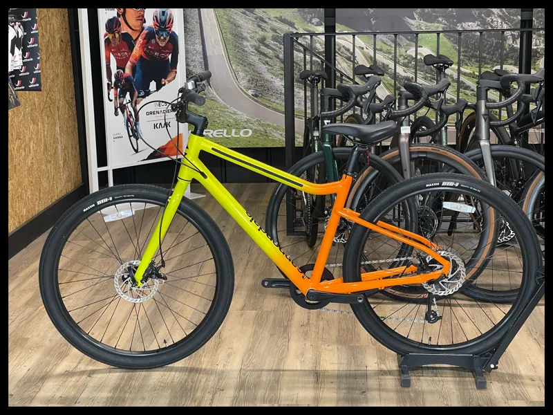 Cannondale Treadwell 3 Ltd 27.5 Highlighter Medium Mens Hybrid Bike 2023 Ex-Demo-1