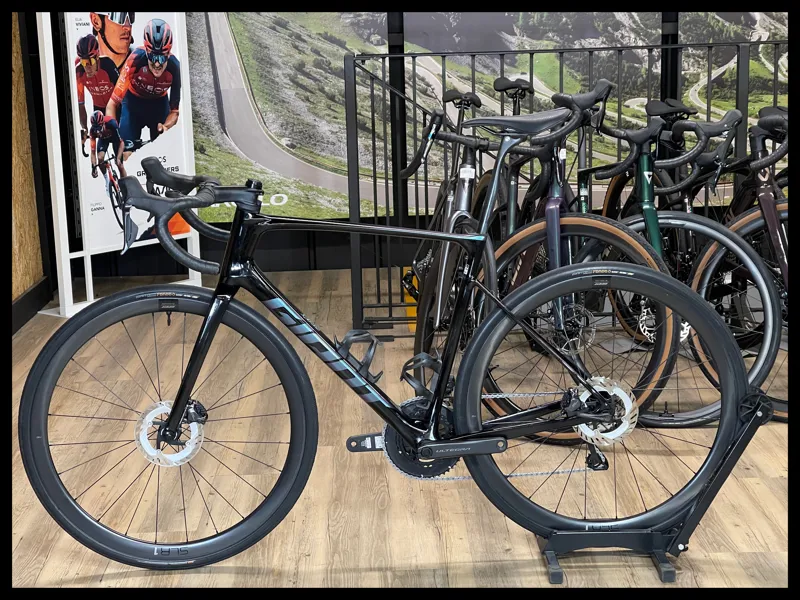 Giant Defy Advanced Pro 0 M-Large Carbon/BlueDragonfly 2024 Ex-Demo-1