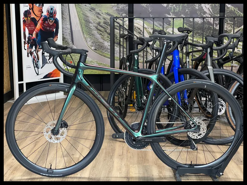 Giant TCR Advanced Pro 1 Disc-Di2 Medium Dark Iridescent 2024-1
