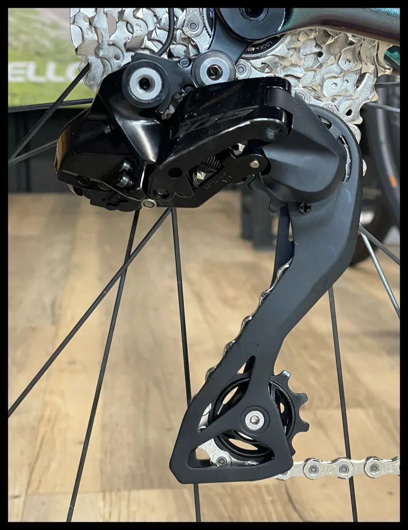 Giant TCR Advanced Pro 1 Disc-Di2 Medium Dark Iridescent 2024-5