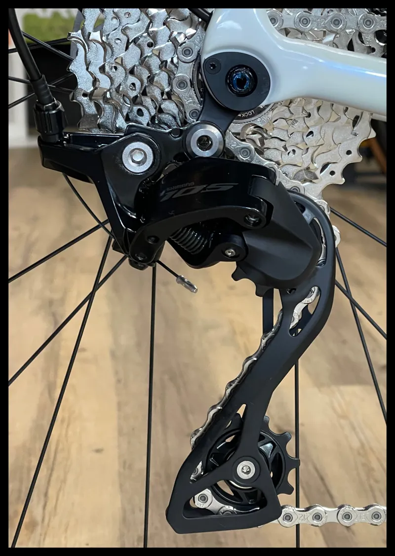 TCR Advanced 2-PC Medium Illusion White 2024-4