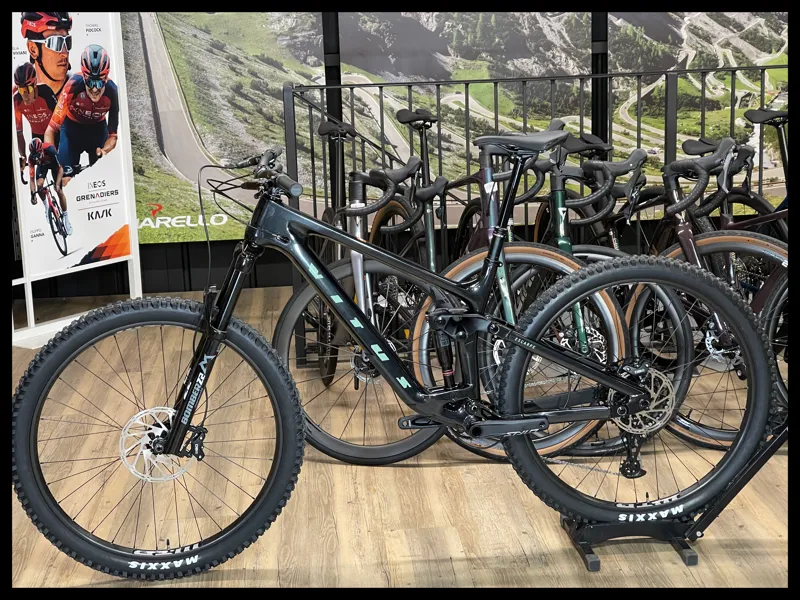 VITUS ESCARPE 290 CR MOUNTAIN BIKE Large Black Quartz 2024-1