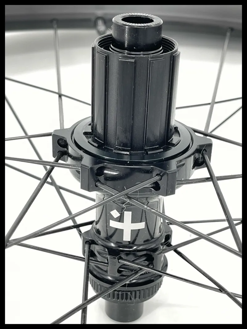 Vel 3850 RL Carbon Tubeless CL Disc Wheelset Shimano FH-3