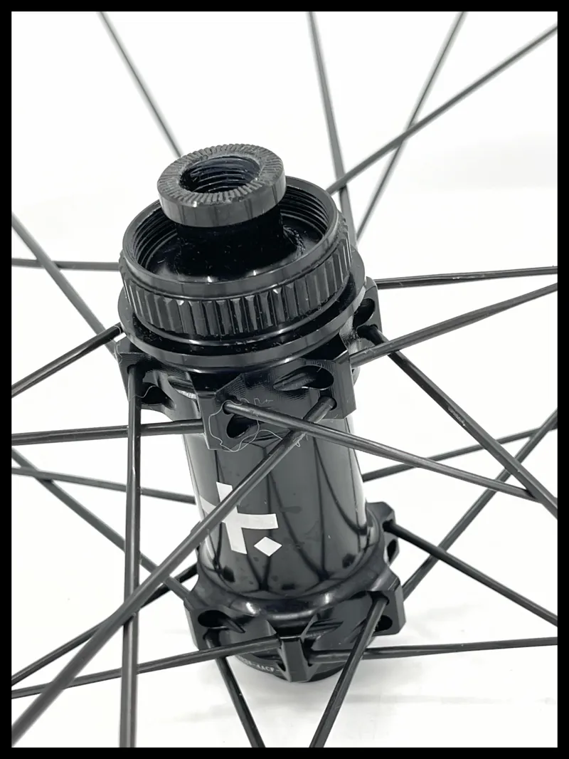 Vel 3850 RL Carbon Tubeless CL Disc Wheelset Shimano FH-5