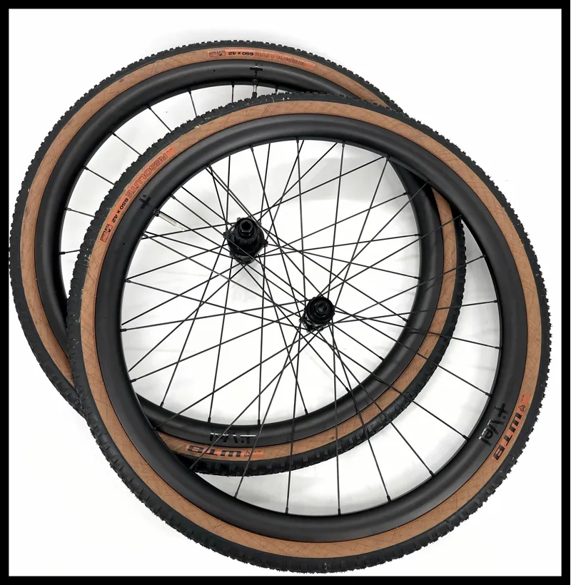 Vel 30 GRL Carbon Tubeless CL Disc Gravel Wheelset Shimano FH
