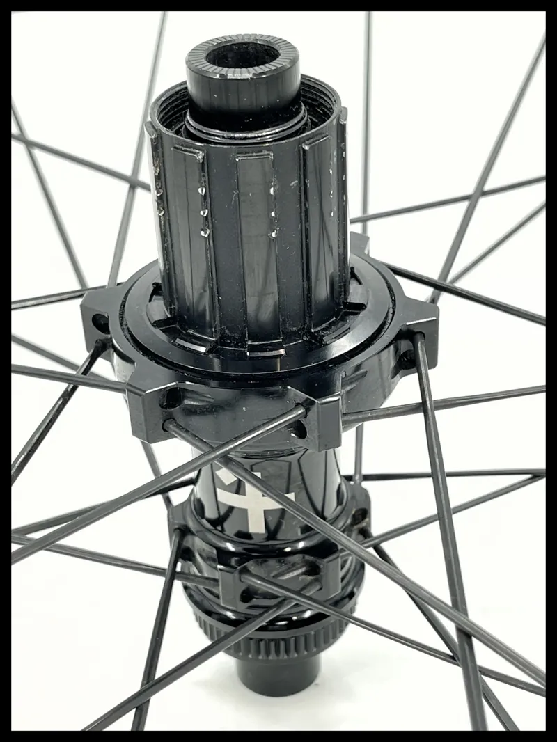 Vel 30 GRL Carbon Tubeless CL Disc Gravel Wheelset Shimano FH-1