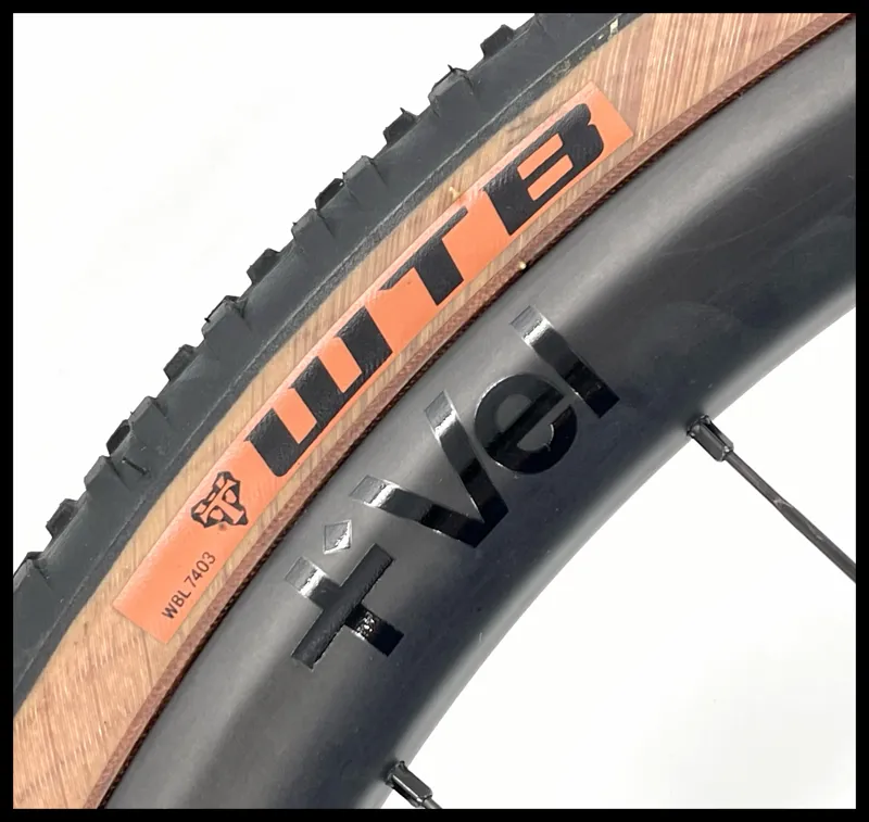 Vel 30 GRL Carbon Tubeless CL Disc Gravel Wheelset Shimano FH-3