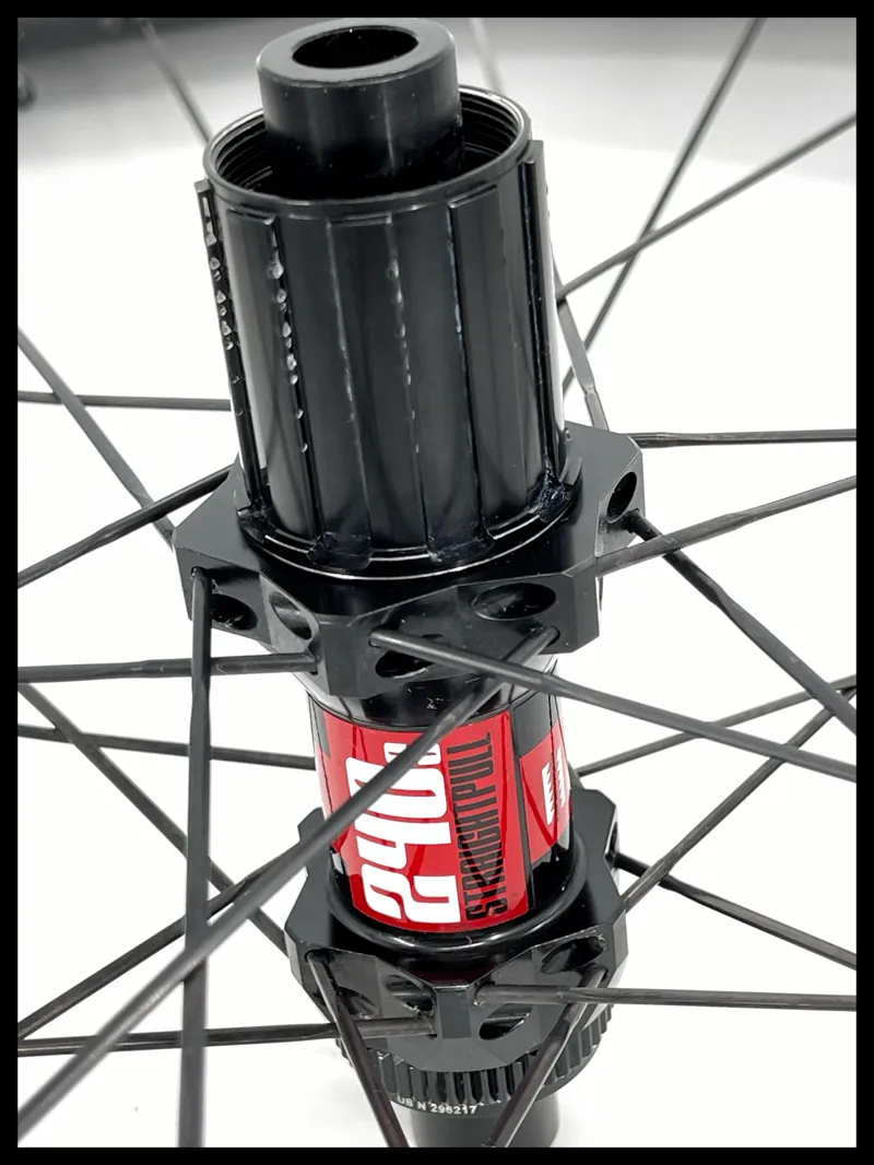 Vel 3850 RSL Carbon Tubeless CL Disc Wheelset Shimano FH-5