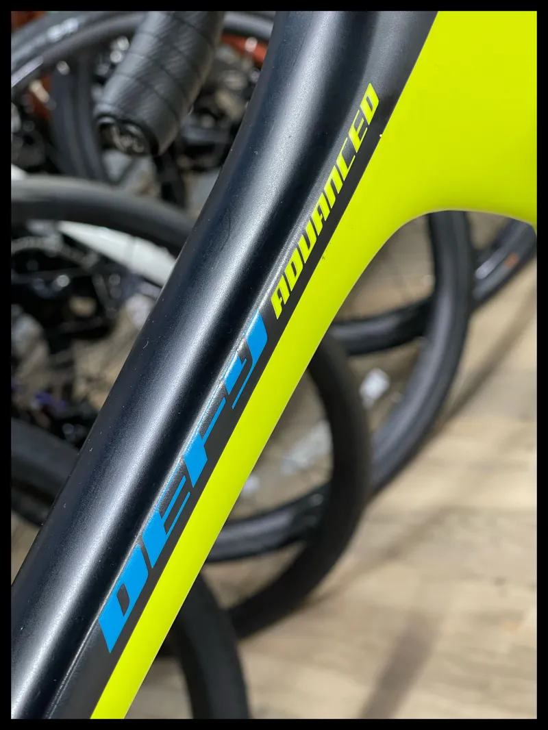 Defy Advanced Pro O 2018 Medium Large Black-3