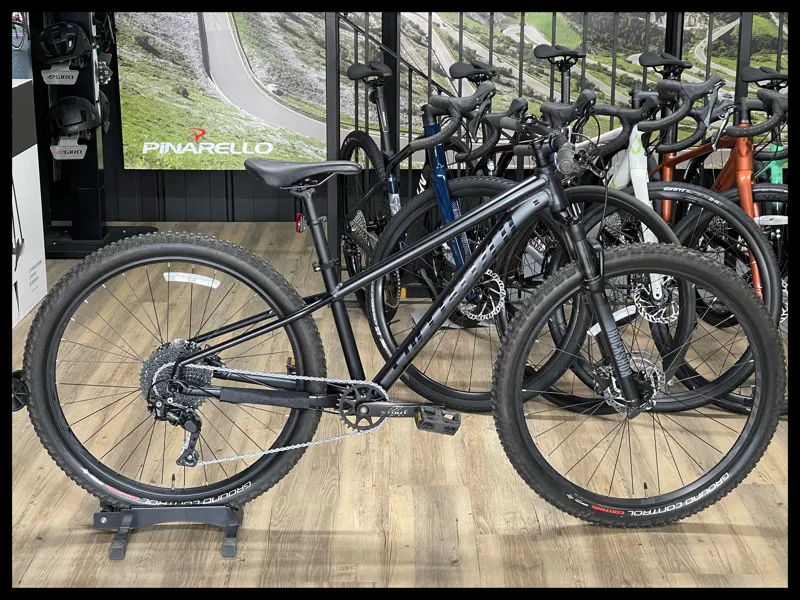 Specialized 27.5 Hardtail  MTB Black Small