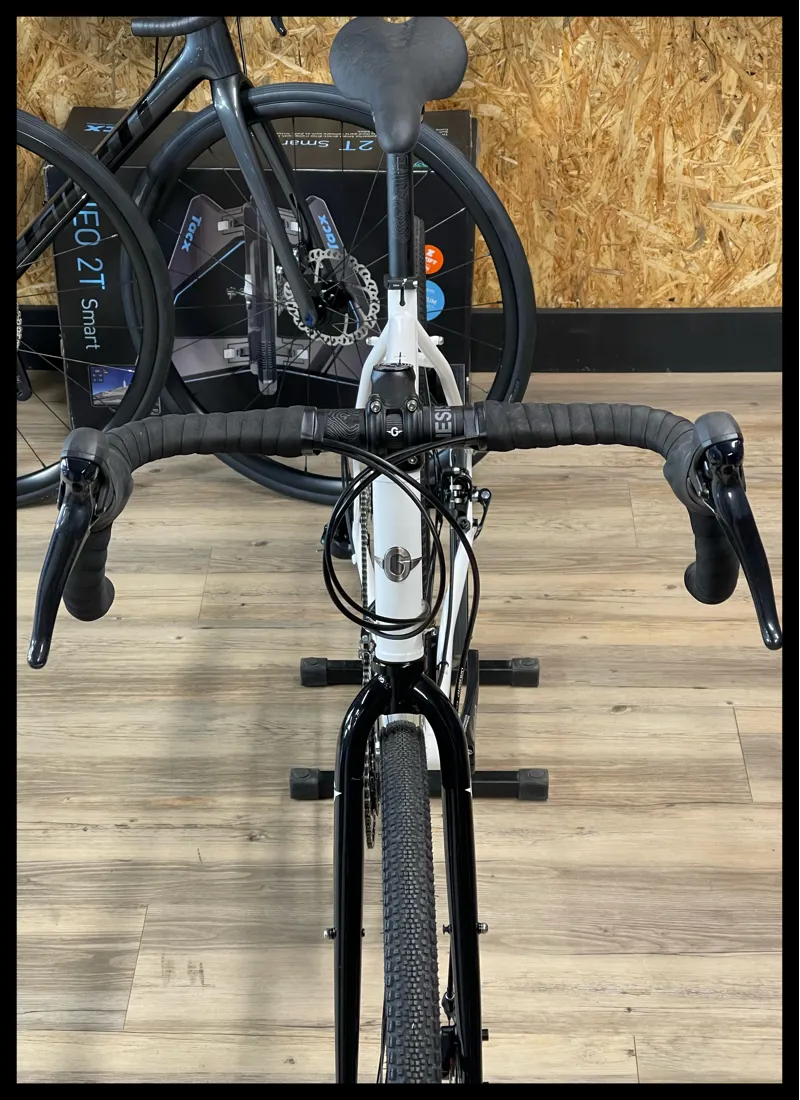 GENESIS CROIX DE FER 10 Medium White Gravel Bike-3