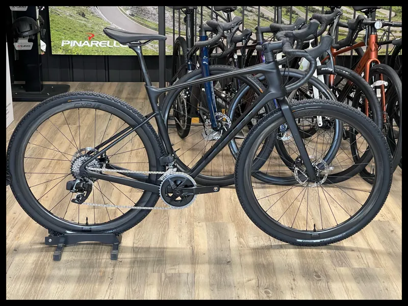 Revolt Advanced Pro 1 Medium Large Carbon SRAM Rival 2022