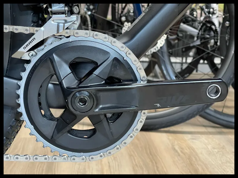 Revolt Advanced Pro 1 Medium Large Carbon SRAM Rival 2022-6