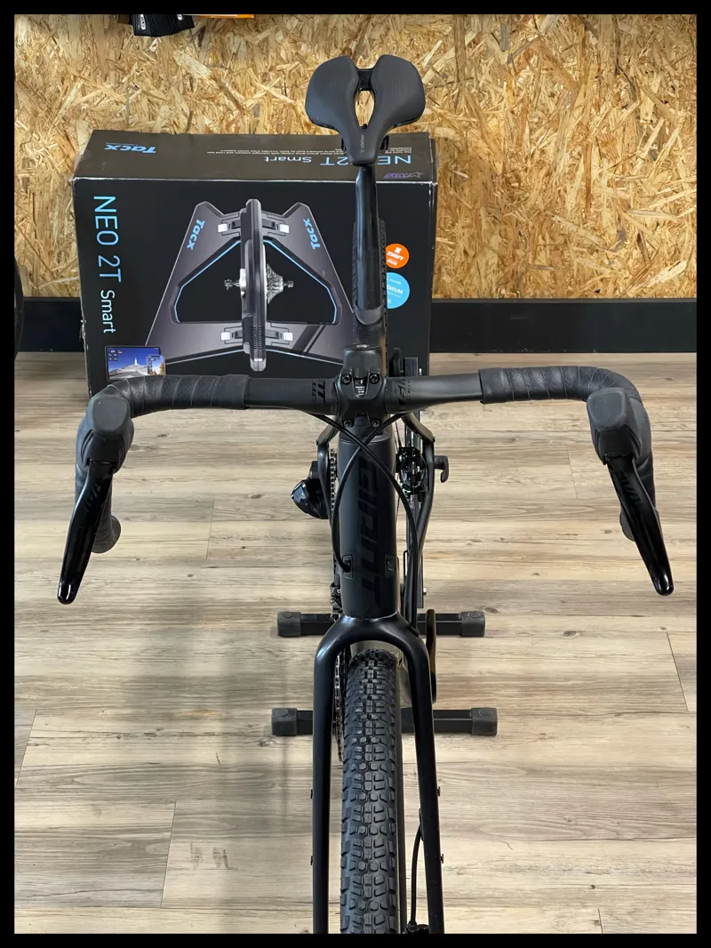 Revolt Advanced Pro 1 Medium Large Carbon SRAM Rival 2022-3