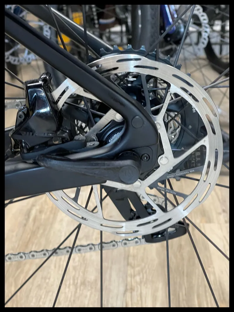 Revolt Advanced Pro 1 Medium Large Carbon SRAM Rival 2022-8