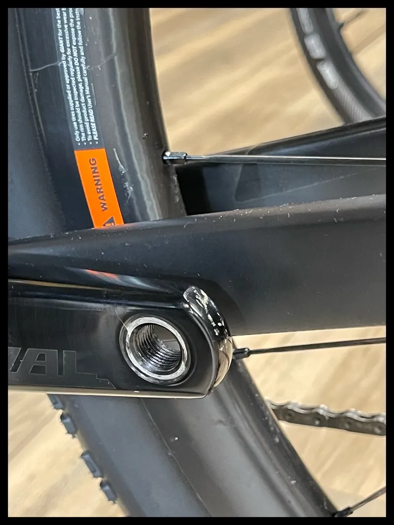 Revolt Advanced Pro 1 Medium Large Carbon SRAM Rival 2022-9