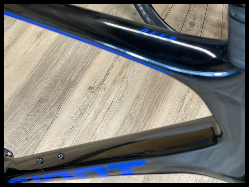 Giant Defy Advanced Pro 3 Large Carbon 2022-2