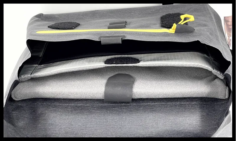 Apidura City Messenger Bag 11 inch-2