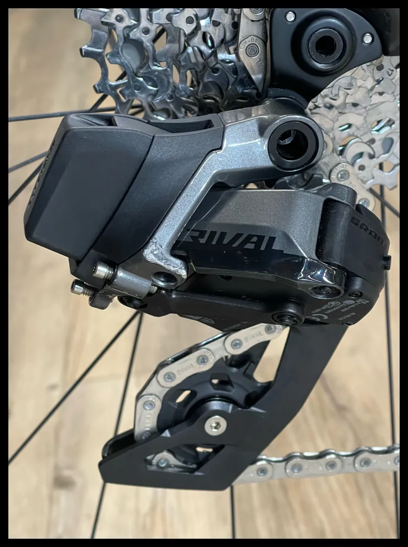 Giant Defy Advanced Pro 2-AX Medium Black Chrome 2022-5