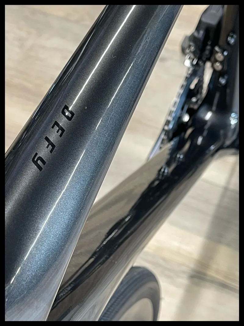 Giant Defy Advanced Pro 2-AX Medium Black Chrome 2022-2