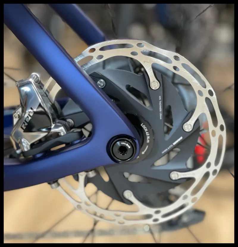 Dogma F Disc Midnight Blue 54 cm SRAM Red-11