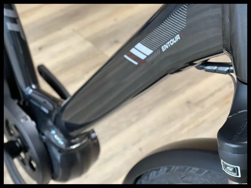 Giant Entour E+ 2 LDS Medium Gunmetal Black 2022 Approved used-3